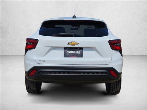 New 2026 Chevrolet Trax LS w/ LS Convenience Package FWD image 8