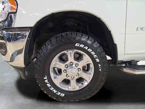 Used 2024 RAM 2500 Big Horn AWD/4WD image 24