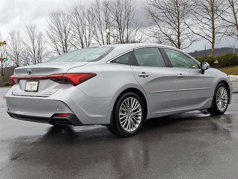 Used 2022 Toyota Avalon Limited image 9