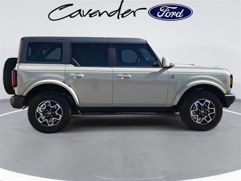 New 2025 Ford Bronco Outer Banks image 4