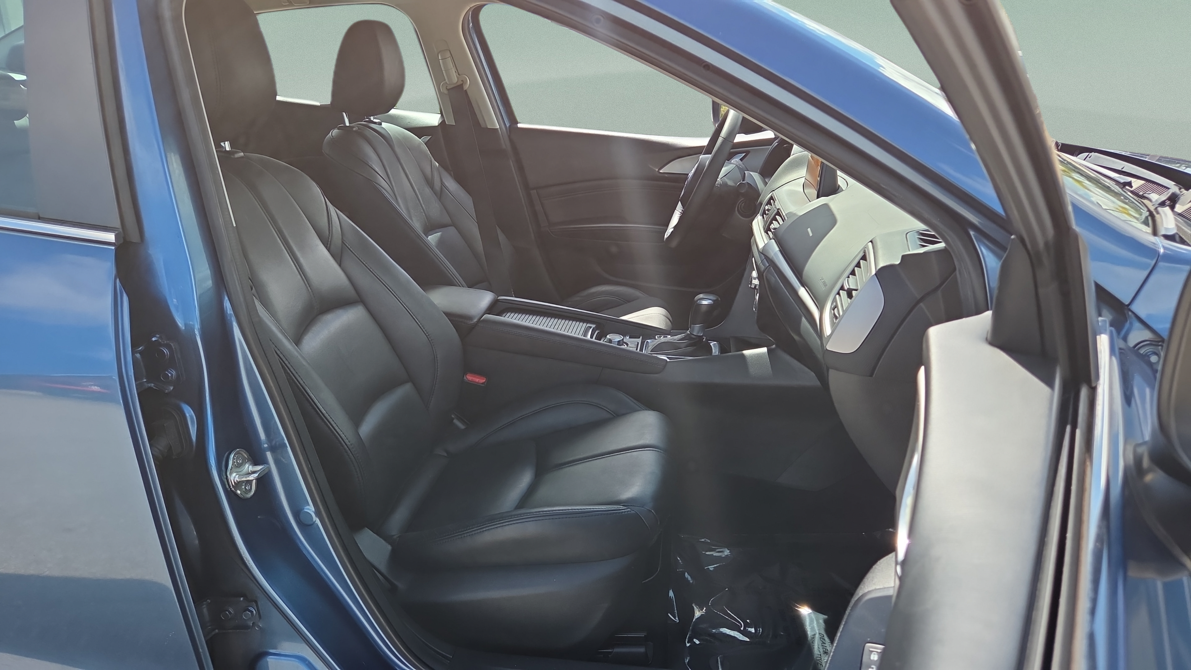 Used 2017 MAZDA MAZDA3 Touring FWD image 17