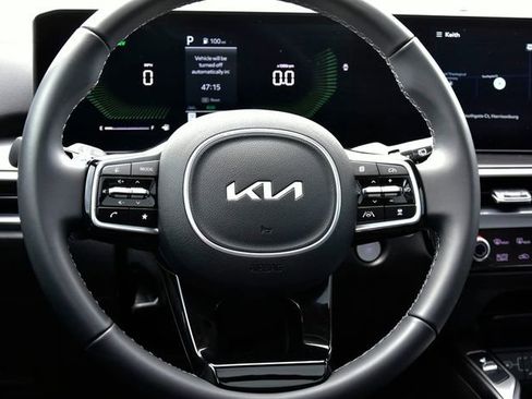 Certified 2025 Kia Sorento EX w/ EX Panoramic Sunroof Package image 22