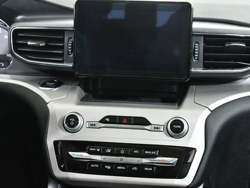 Used 2023 Ford Explorer XLT w/ Equipment Group 202A image 9