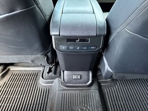 Used 2023 Toyota Highlander XSE FWD image 29