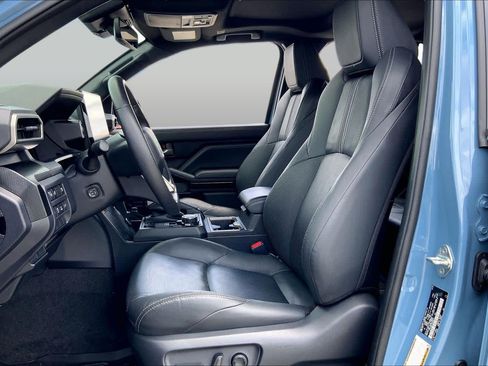 Used 2025 Toyota 4Runner Limited AWD/4WD image 8