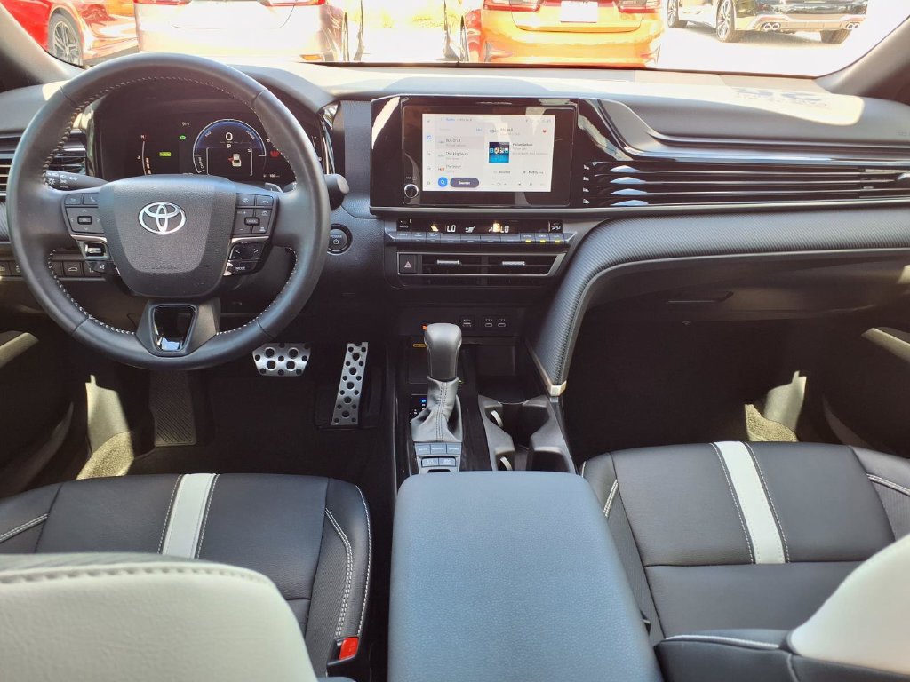 Used 2025 Toyota Camry SE w/ Convenience Package FWD image 19