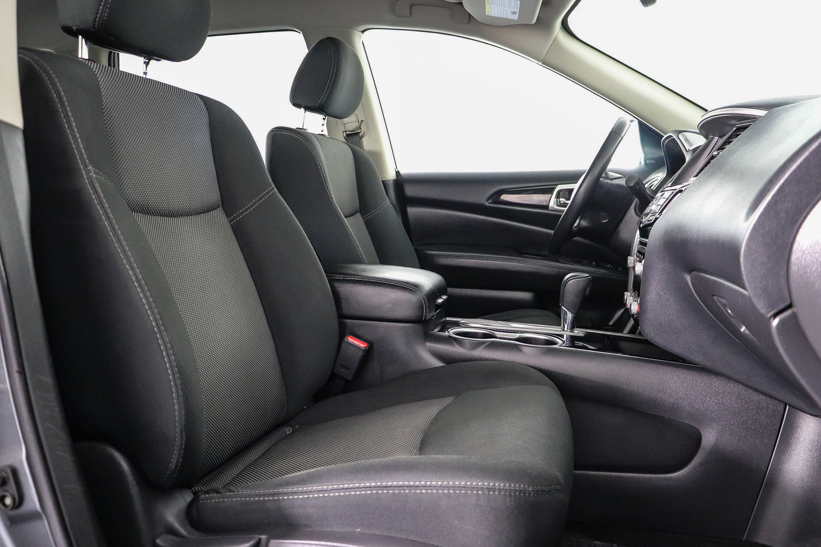 Used 2020 Nissan Pathfinder SV FWD image 17