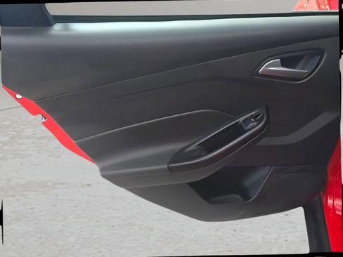 Used 2012 Ford Focus SE FWD image 9