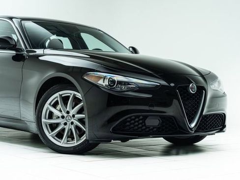 Used 2018 Alfa Romeo Giulia AWD image 4