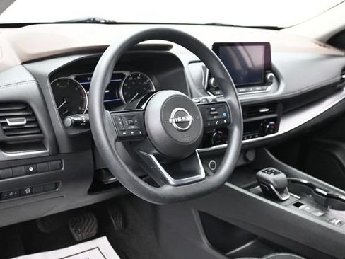 Used 2023 Nissan Rogue SV FWD image 16
