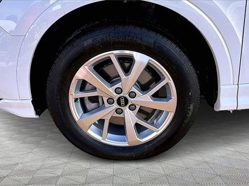 Used 2024 Audi Q3 2.0T Premium w/ Convenience Package image 8