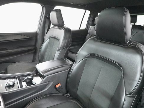 New 2025 Jeep Grand Cherokee L Altitude image 11