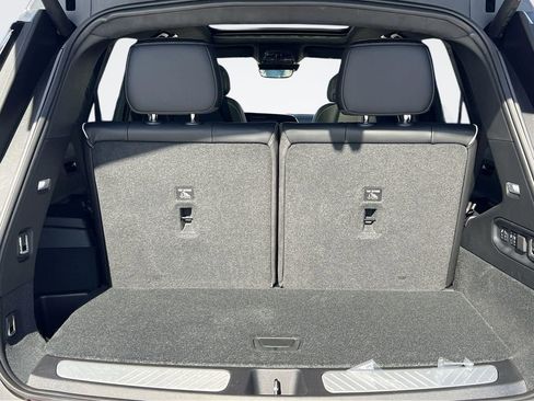 New 2026 Cadillac Vistiq Platinum AWD/4WD image 32