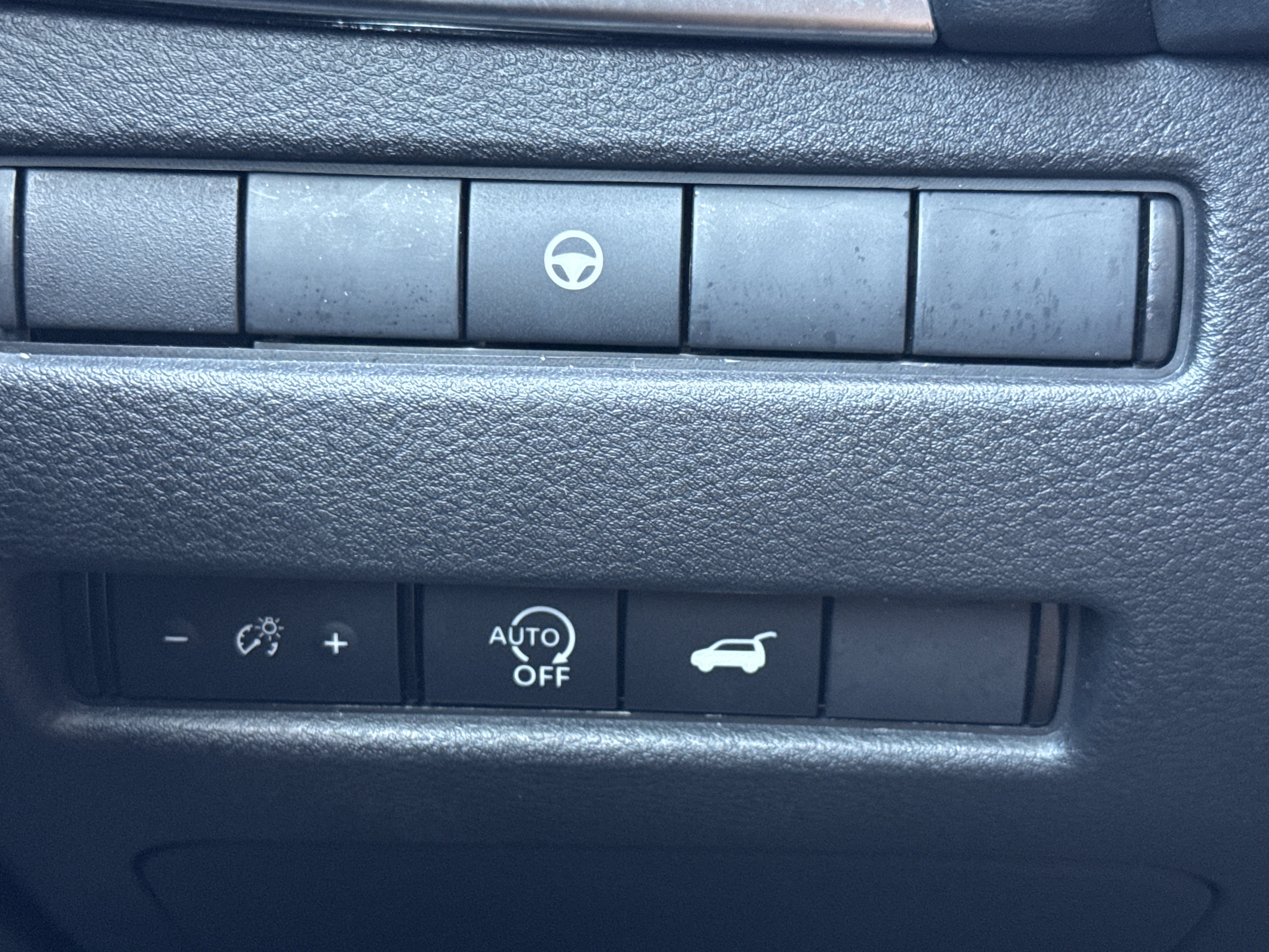 Used 2025 Nissan Rogue SV AWD/4WD image 24