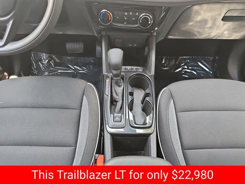 Used 2025 Chevrolet TrailBlazer LT AWD/4WD image 31