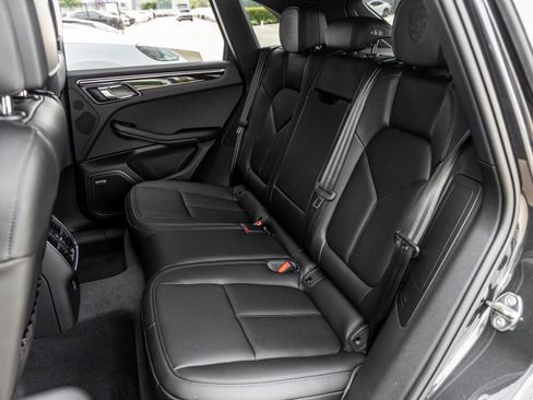 Certified 2026 Porsche Macan AWD/4WD image 30