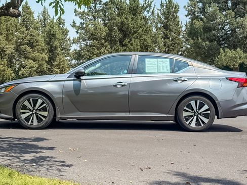 Used 2021 Nissan Altima 2.5 SV w/ SV Premium Package FWD image 8