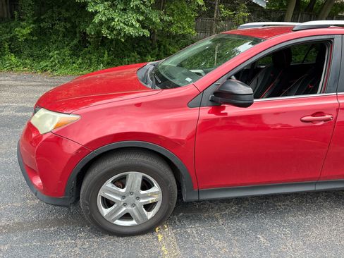 Used 2015 Toyota RAV4 LE AWD/4WD image 2