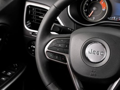 Used 2022 Jeep Cherokee Limited w/ Elite Package image 27