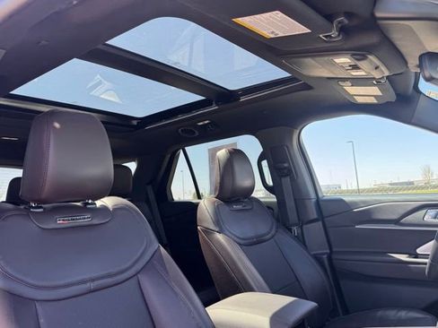 Used 2025 Ford Explorer Platinum AWD/4WD image 22