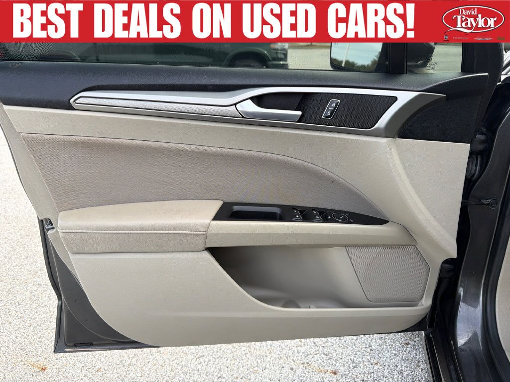 Used 2019 Ford Fusion SE FWD image 19