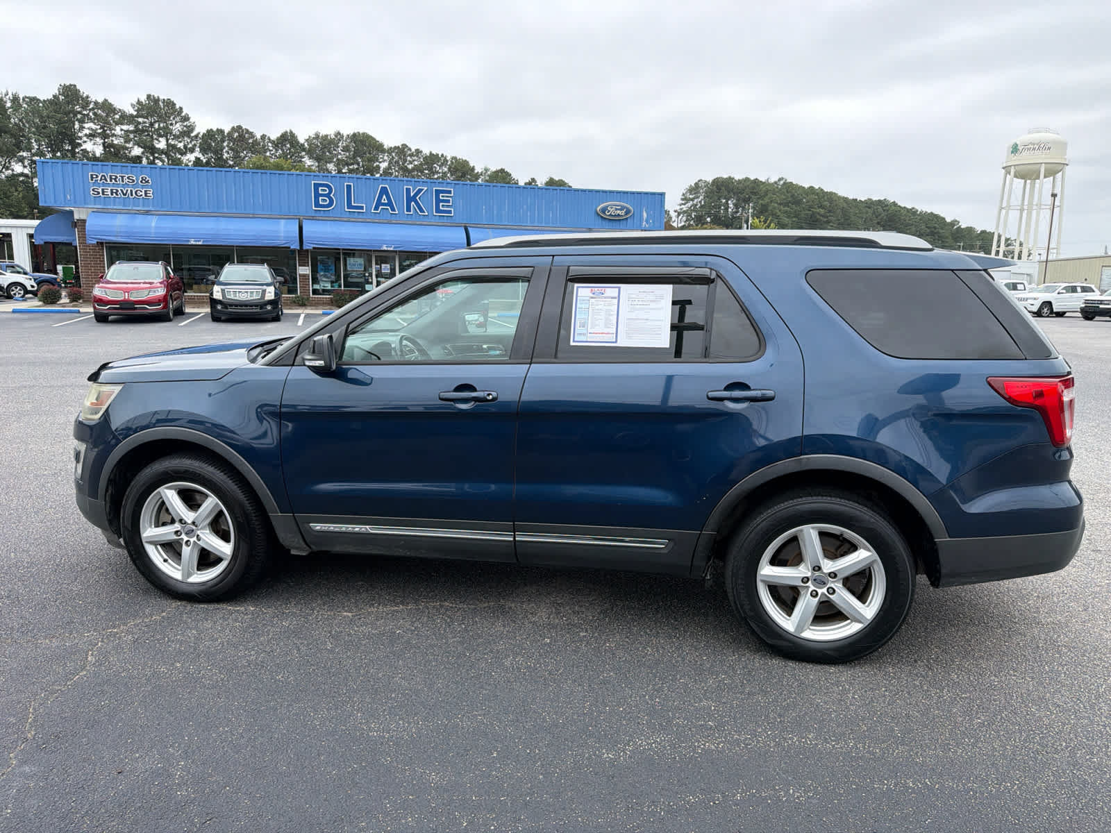 Used 2016 Ford Explorer XLT w/ Equipment Group 202A AWD/4WD image 6