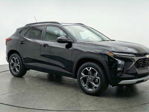 Used 2025 Chevrolet Trax LT w/ LT Convenience Package image 1