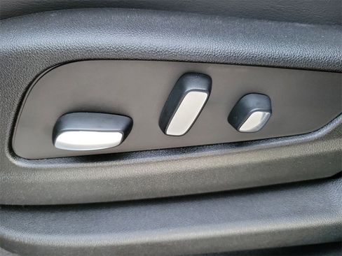 Used 2025 Cadillac XT5 Premium Luxury w/ Technology Package image 17