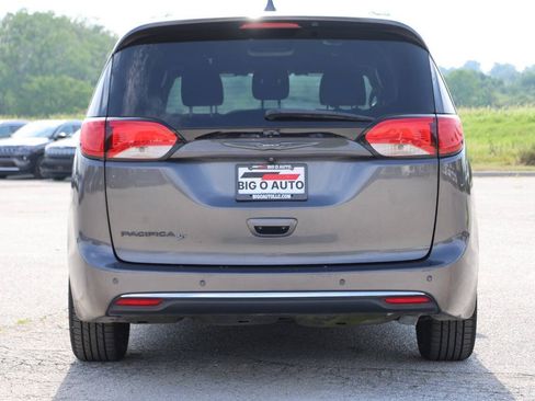 Used 2019 Chrysler Pacifica Touring Plus w/ S Appearance Package FWD image 10