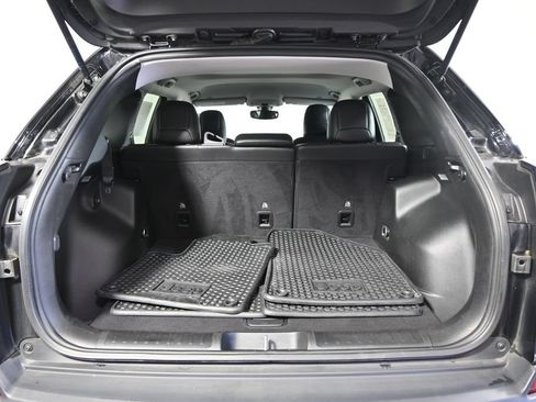 Used 2019 Jeep Cherokee Trailhawk w/ Cold Weather Group AWD/4WD image 16