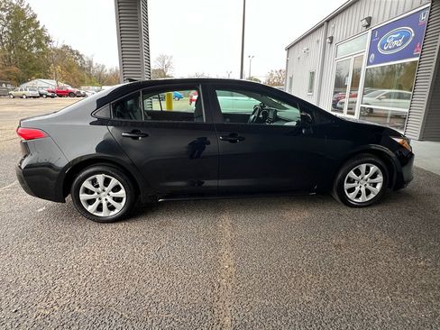 Used 2022 Toyota Corolla LE image 9
