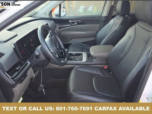 Used 2025 Kia Carnival FWD image 4