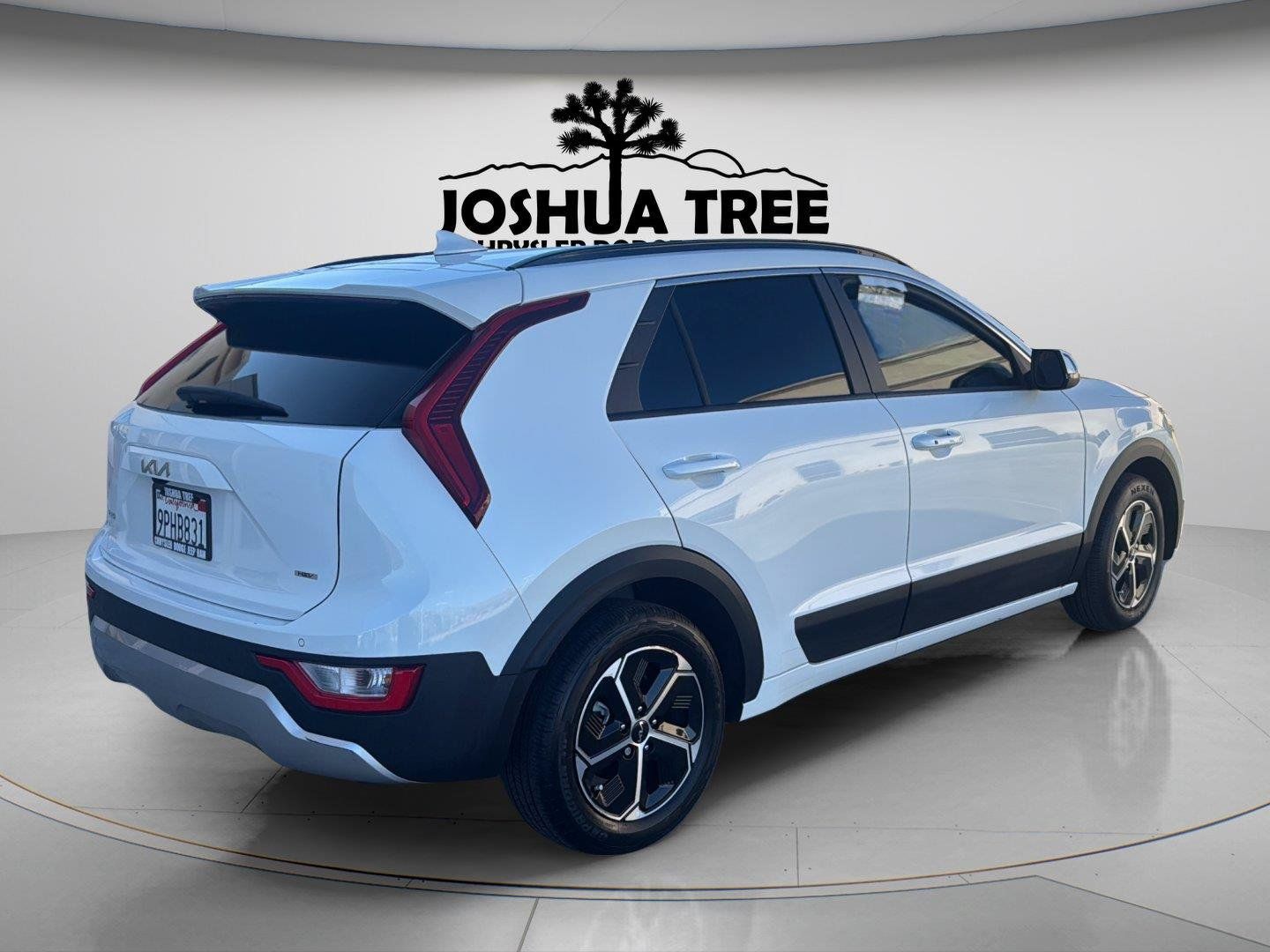Used 2025 Kia Niro EX FWD image 7