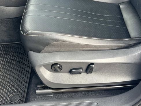 Certified 2022 Volkswagen Tiguan SE image 17