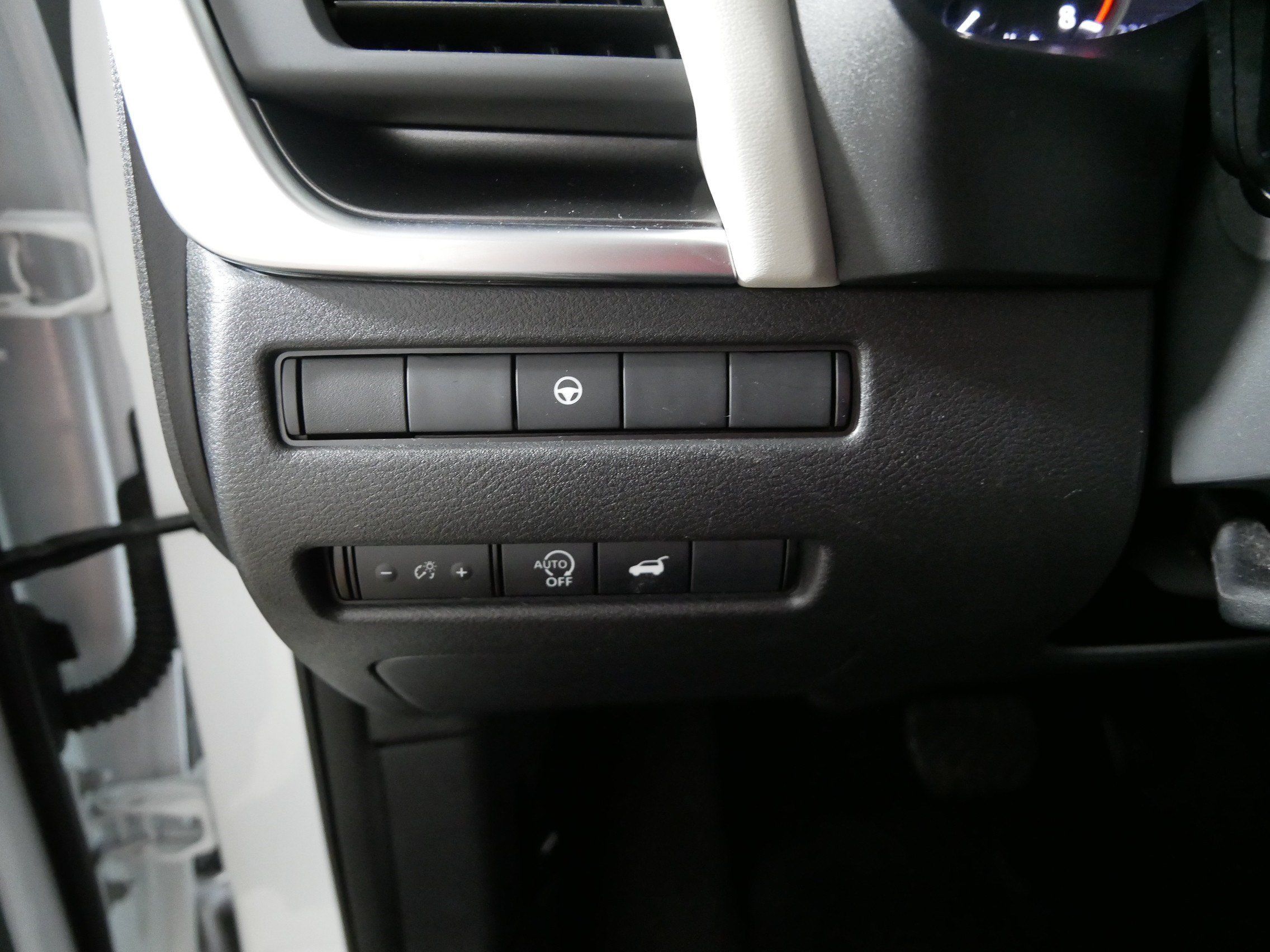 Used 2025 Nissan Rogue SV AWD/4WD image 26