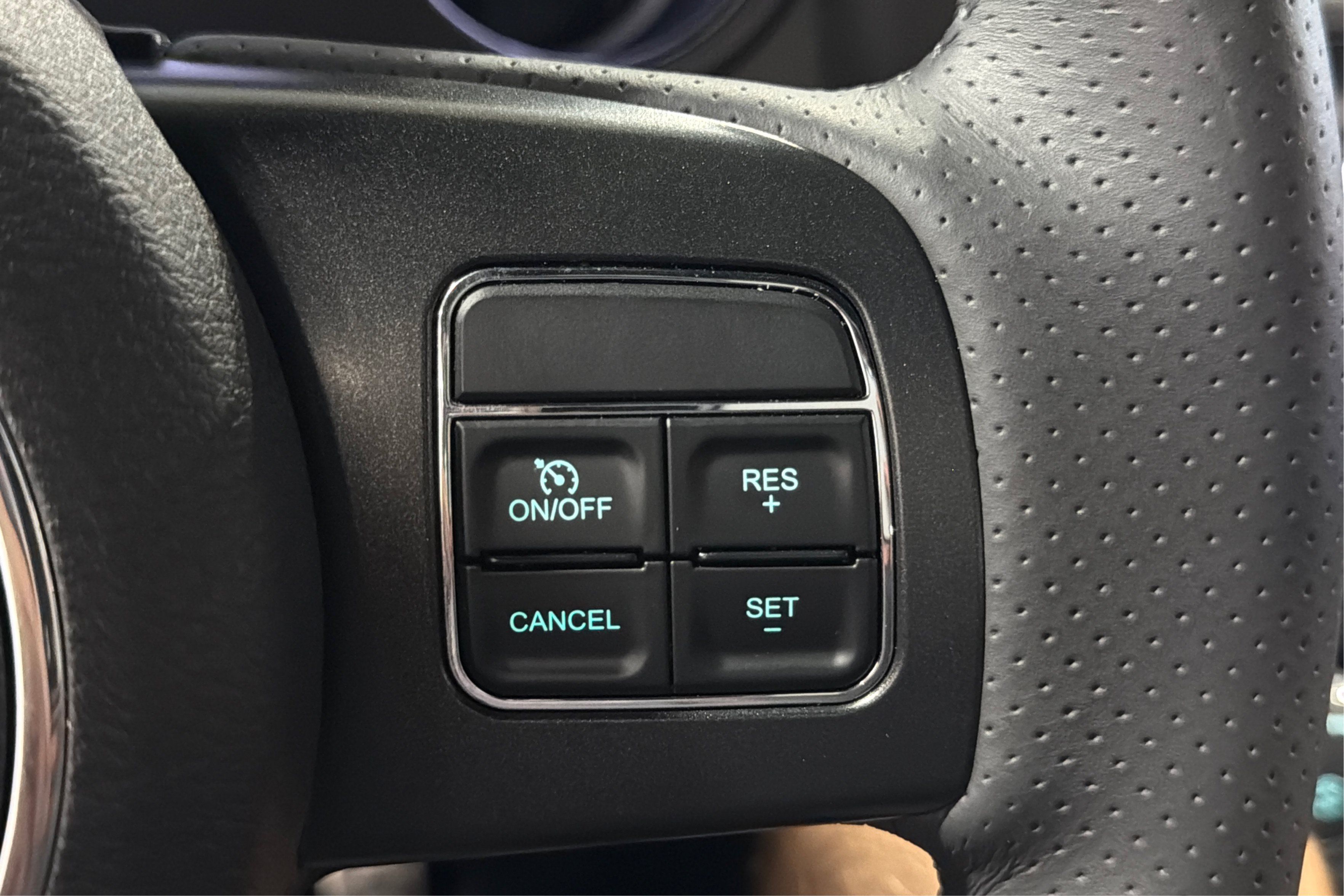 Used 2014 Dodge Challenger R/T RWD image 25