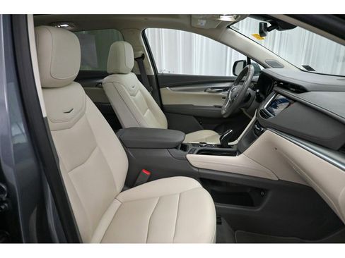 Used 2022 Cadillac XT5 Premium Luxury image 16