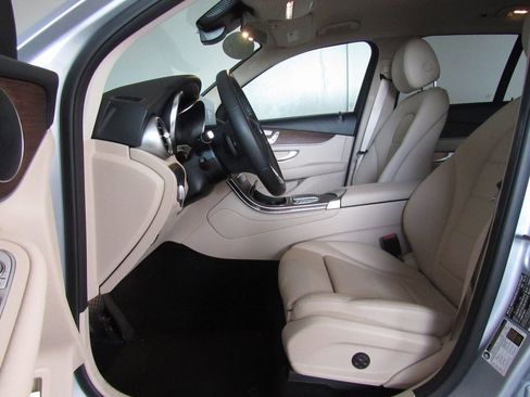 Certified 2022 Mercedes-Benz GLC 300 GLC 300 w/ Premium Package Lite image 9