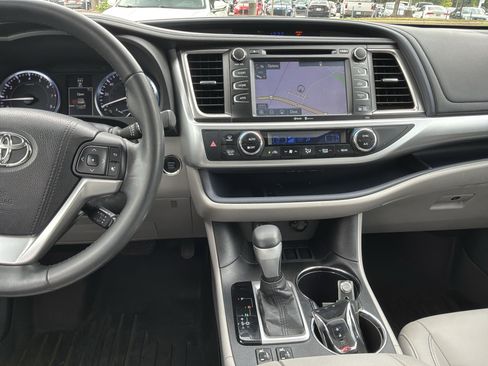 Used 2015 Toyota Highlander XLE FWD image 30