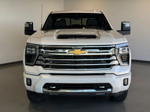 Used 2024 Chevrolet Silverado 2500 High Country w/ High Country Premium Package AWD/4WD image 2