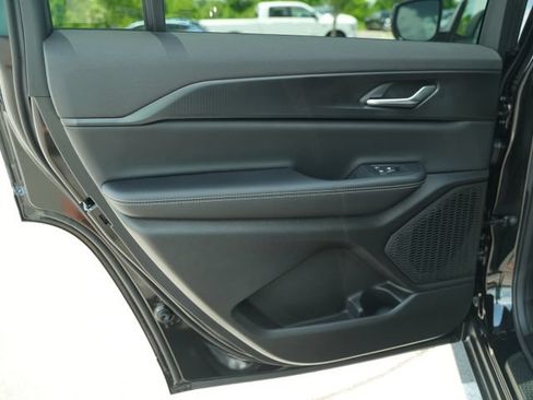 New 2026 Jeep Grand Cherokee L Laredo w/ MOPAR Finishing Package AWD/4WD image 14