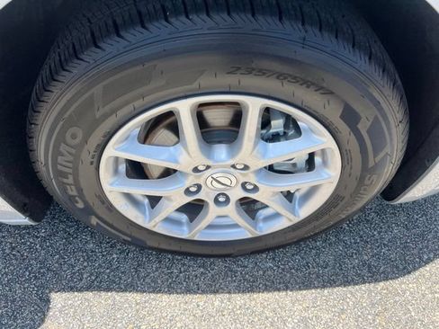 Used 2024 Chrysler Pacifica Touring-L FWD image 3