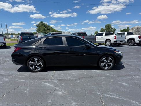 Used 2023 Hyundai Elantra SEL w/ Convenience Package FWD image 10