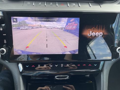Used 2026 Jeep Grand Cherokee Altitude AWD/4WD image 19