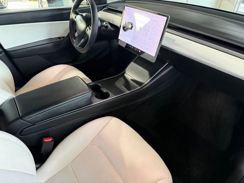 Used 2020 Tesla Model Y Long Range image 3
