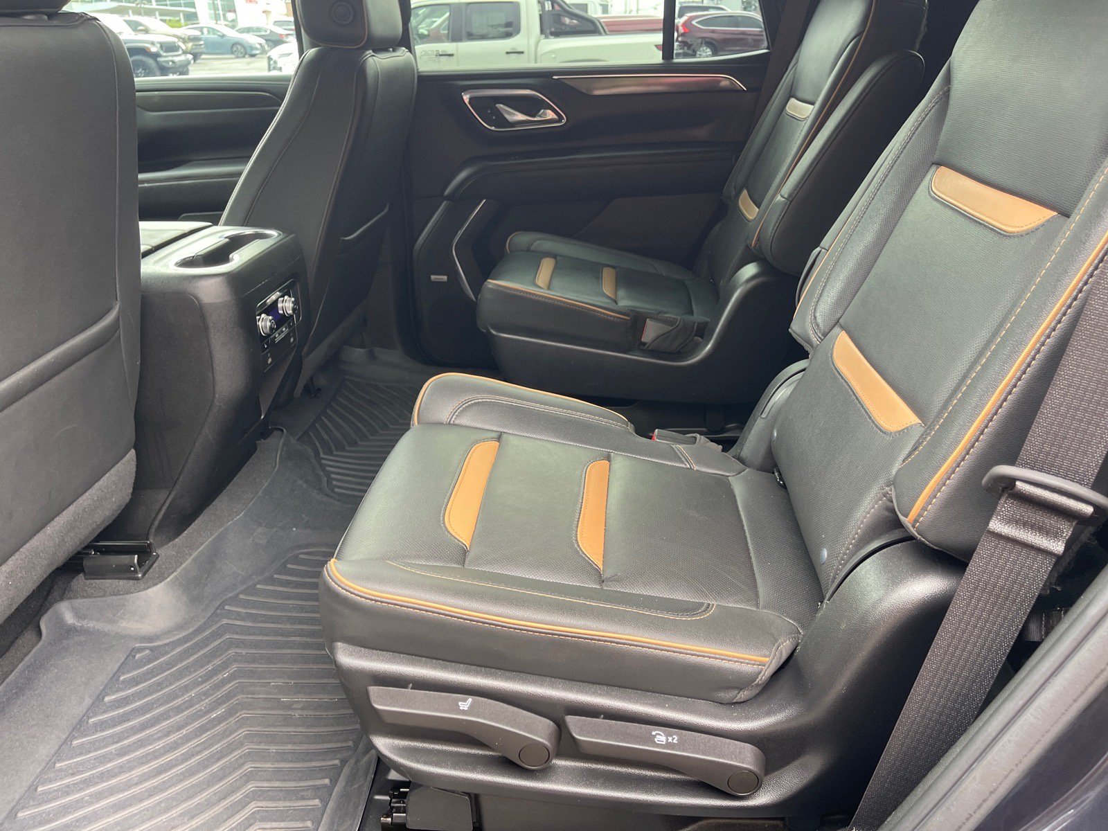 Used 2023 GMC Yukon AT4 w/ AT4 Premium Package AWD/4WD image 12