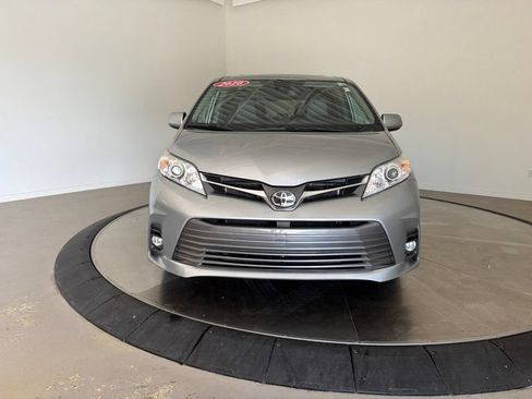 Used 2020 Toyota Sienna XLE w/ XLE Navigation Package FWD image 7
