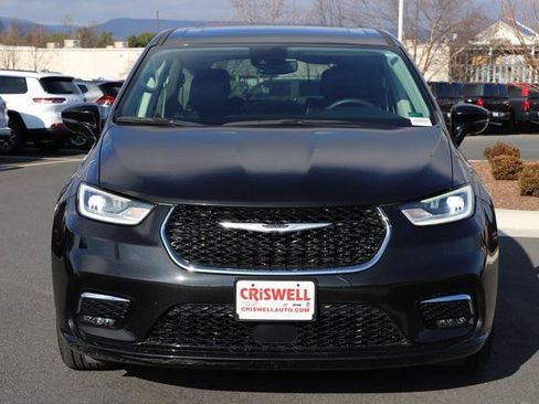 Used 2024 Chrysler Pacifica Limited image 7