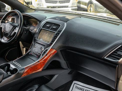 Used 2019 Lincoln Nautilus Reserve image 11