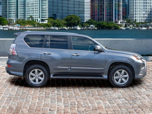 Used 2017 Lexus GX 460 w/ Navigation Package image 4